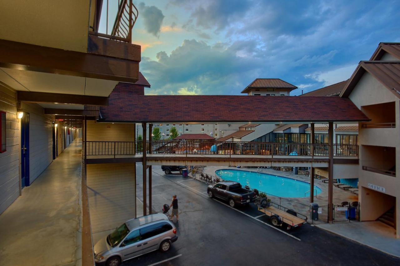 Sidney James Mountain Lodge Gatlinburg Exterior photo